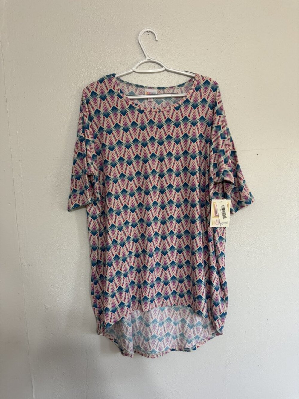 NWT LuLaRoe Irma Pink Blue Chevron Tunic M 🩷